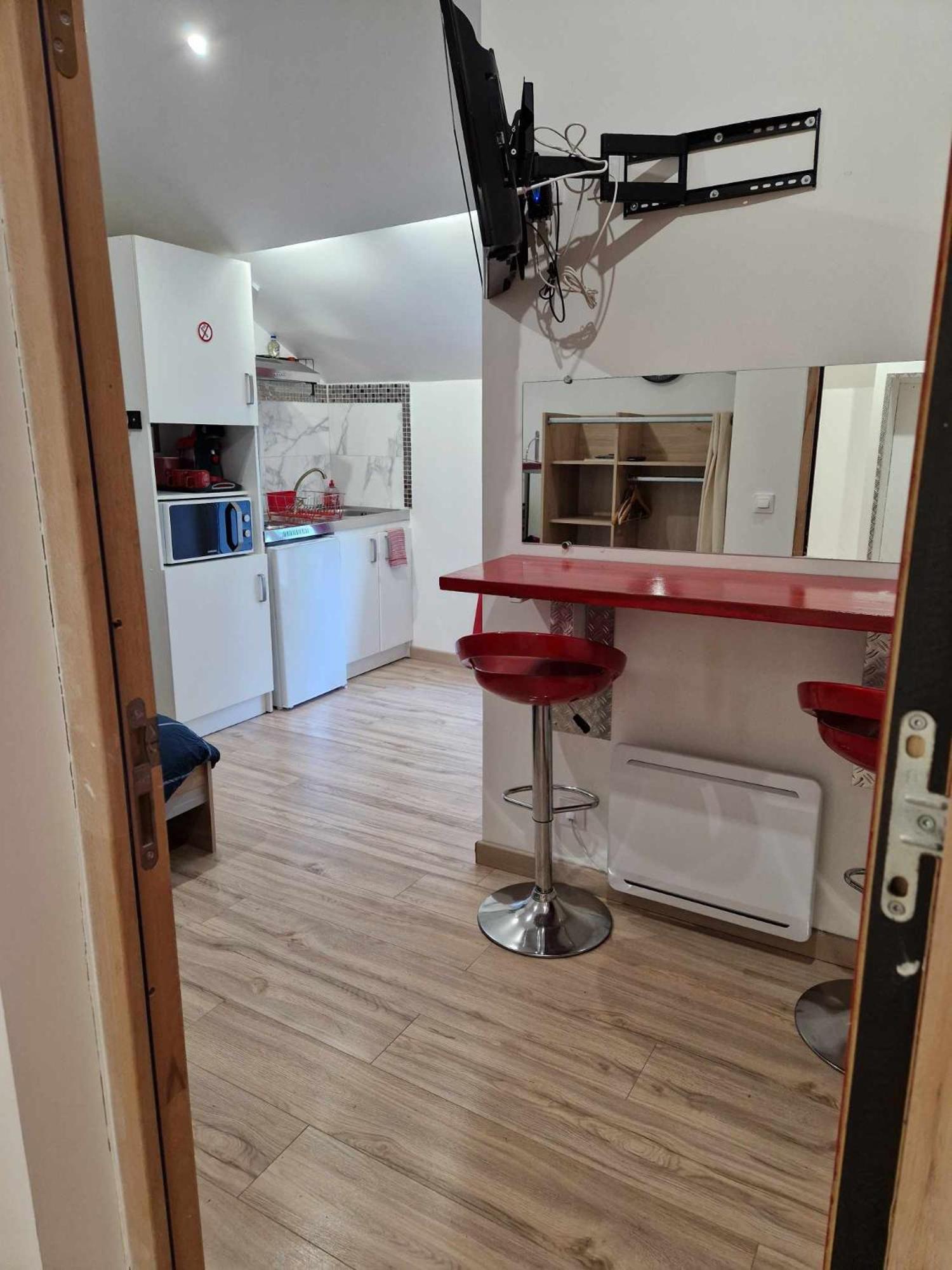 09 - Joli studio neuf avec vue sur jardin arboré et parking privatif gratuit Razac-sur-lʼIsle Exterior foto