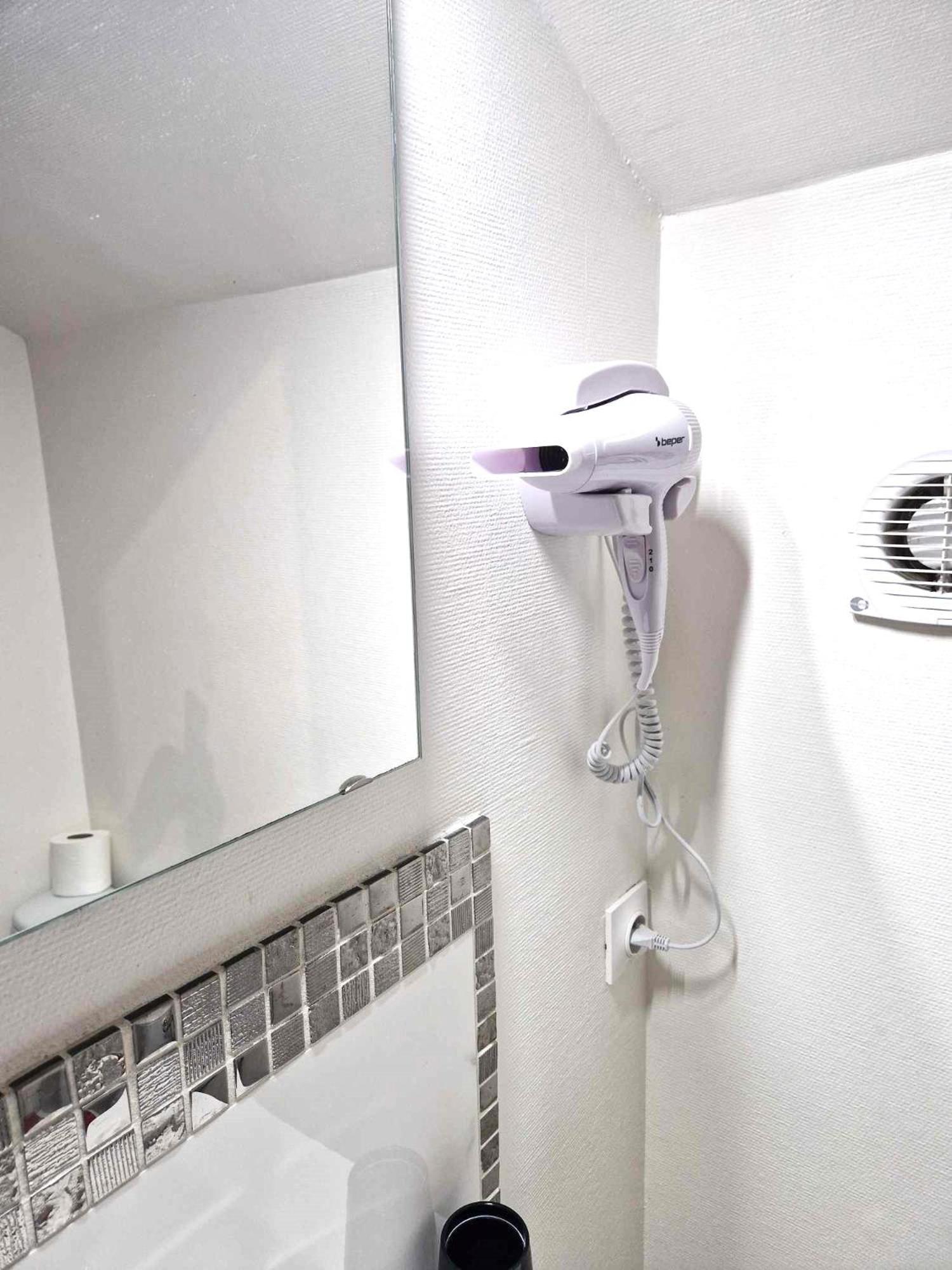 09 - Joli studio neuf avec vue sur jardin arboré et parking privatif gratuit Razac-sur-lʼIsle Exterior foto